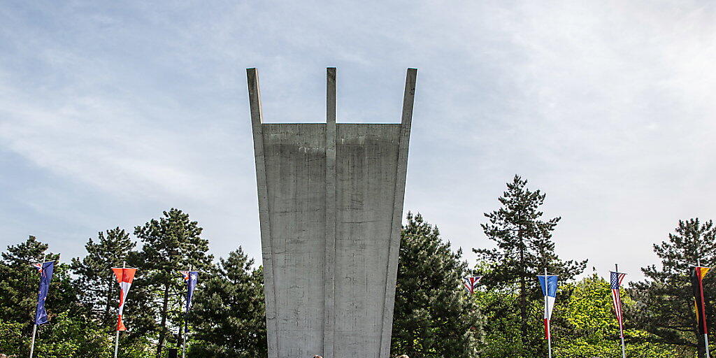 Am Luftbrückendenkmal ist an das Ende der Berlin-Blockade vor 70 Jahren erinnert worden.