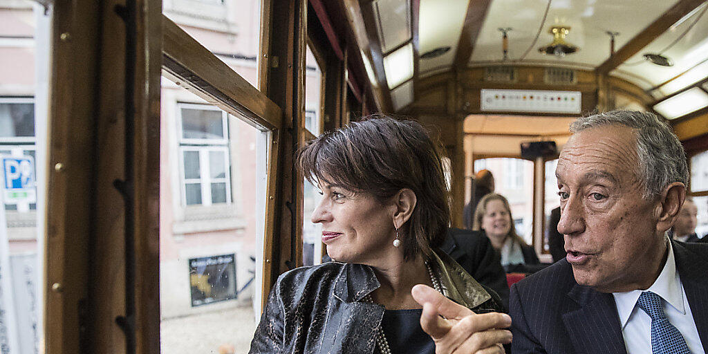 Im Tram zeigte der portugiesische Präsident Marcelo Rebelo de Sousa der Bundespräsidentin Doris Leuthard am Dienstag die Altstadt von Lissabon.