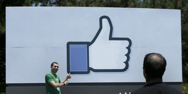 Der iLike-Daumen vor dem Facebook-Campus in Kalifornien (Symbol)