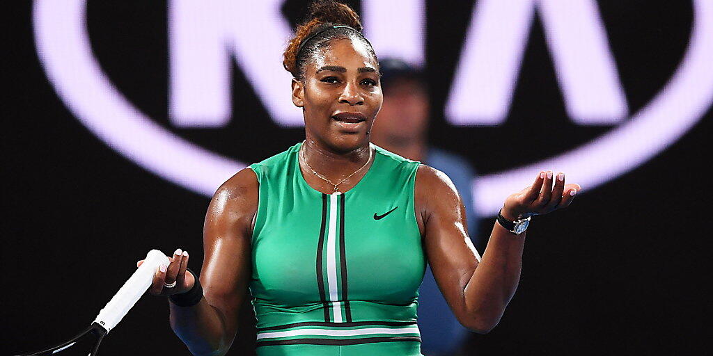epa07305596 Serena Williams of the USA reacts during her women's singles fourth round match against Simona Halep of Romania at the Australian Open Grand Slam tennis tournament in Melbourne, Australia, 21 January 2019. EPA/LUKAS COCH AUSTRALIA AND NEW ZEALAND OUT