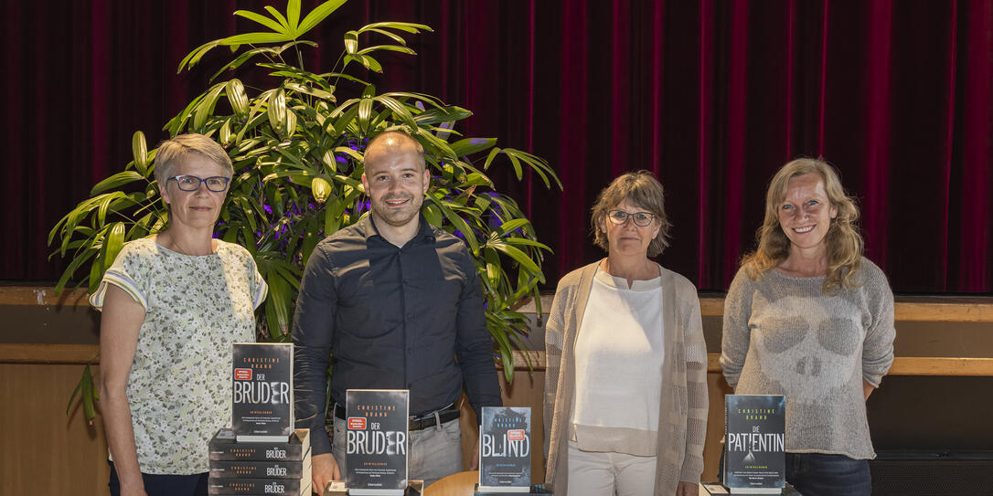 Eschen-Nendeln liest ein Buch