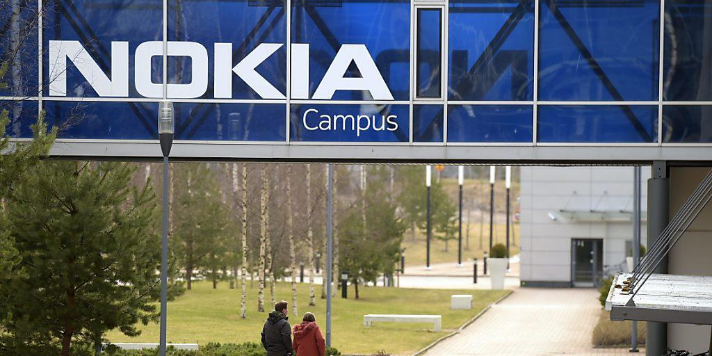 Hauptsitz von Nokia im finnischen Espoo: Allein im Heimatland des Telekomausrüsters sollen bis in zwei Jahren 1300 wegfallen (Archiv). Hauptsitz von Nokia im finnischen Espoo: Allein im Heimatland des Telekomausrüsters sollen bis in zwei Jahren 1300 wegfallen (Archiv).