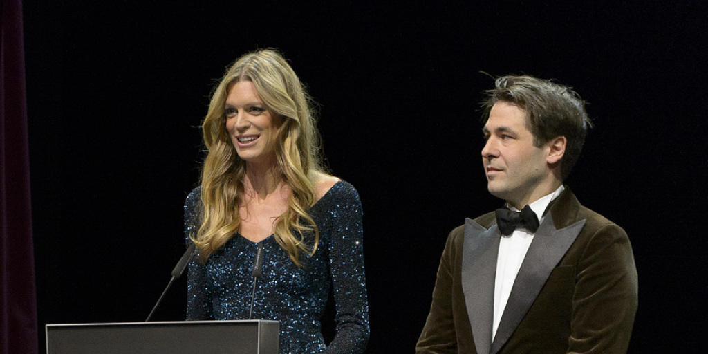 Das ZFF ist noch grösser geworden: Die Ko-Direktoren Nadja Schildknecht und Karl Spoerri bedankten sich an der Award Night für ein erfolgreiches 11. Zurich Film Festival. Das ZFF ist noch grösser geworden: Die Ko-Direktoren Nadja Schildknecht und Karl Spoerri bedankten sich an der Award Night für ein erfolgreiches 11. Zurich Film Festival.