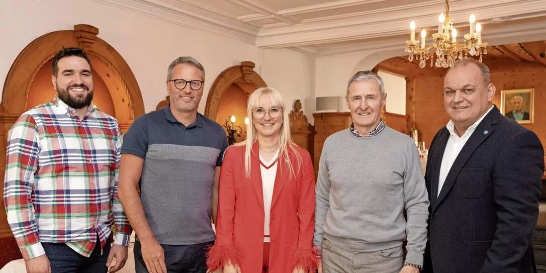 Haben sich zerstritten: Gemeindevorsteherin Daniela Erne-Beck und die vier VU-Gemeinderäte Fabian Wolfinger, Armin Heidegger, Rony Bargetze und Max Burgmeier (v.l.).