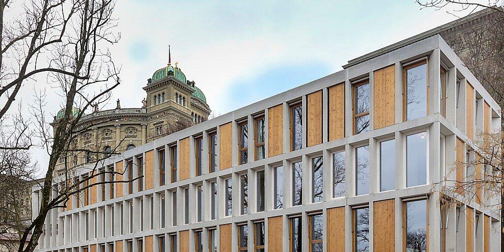 Die denkmalgeschützte Jugendherberge in Bern ist modernisiert und mit einem freistehenden Neubau ergänzt worden.