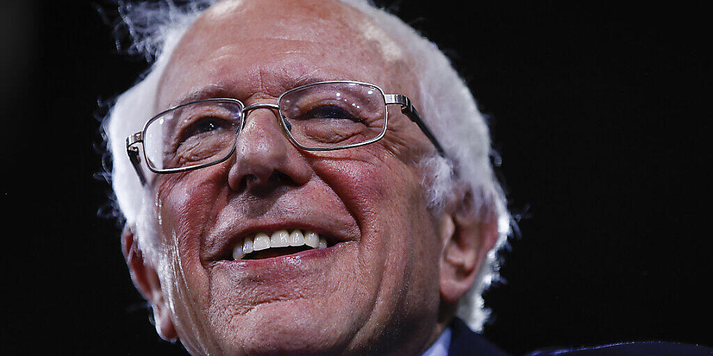 ARCHIV - Bernie Sanders, US-Senator, spricht im März bei einer Veranstaltung. Foto: Matt Rourke/AP/dpa