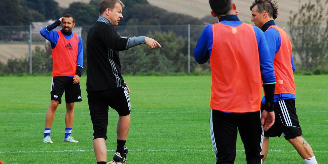 Nationaltrainer Rene Pauritsch gibt Erklärungen ab. Nationaltrainer Rene Pauritsch gibt Erklärungen ab.