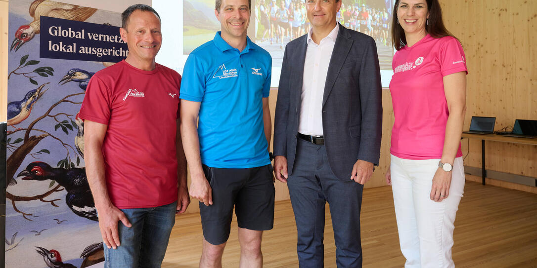 Karl Hardegger (Pacemaker), Christof Willinger (OK-Präsident), Florian Kaiser (Vertreter LGT Bank AG) und Karin Schöb-Müller (Pink Ribbon) informierten gestern die Medien über den Stand der Dinge beim LGT Alpin Marathon.