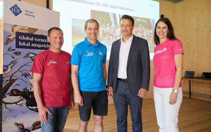Karl Hardegger (Pacemaker), Christof Willinger (OK-Präsident), Florian Kaiser (Vertreter LGT Bank AG) und Karin Schöb-Müller (Pink Ribbon) informierten gestern die Medien über den Stand der Dinge beim LGT Alpin Marathon.