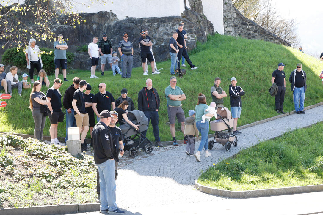 Schluss&uuml;bung beim Kurs f&uuml;r neue Feuerwehrleute beim "Restaurant L&ouml;wen&raquo; in Gamprin-Bendern.