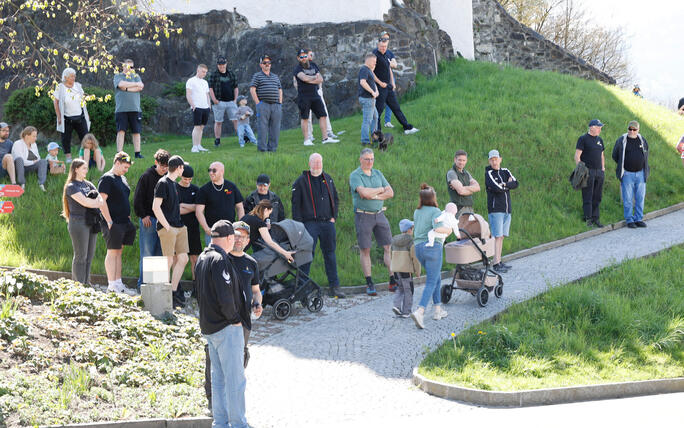 Schluss&uuml;bung beim Kurs f&uuml;r neue Feuerwehrleute beim "Restaurant L&ouml;wen&raquo; in Gamprin-Bendern.