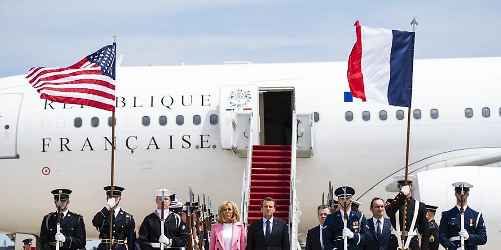 Frankreichs Präsident Emmanuel Macron und Gattin Brigitte bei ihrer Ankunft in Washington