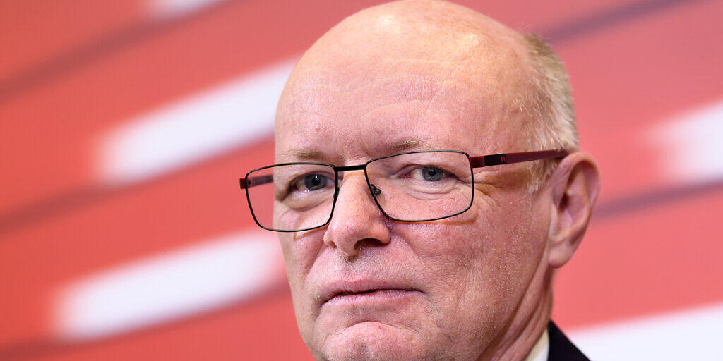 Der neue SBB-CEO Vincent Ducrot betonte am Dienstag vor den Medien, Sicherheit, Qualität und Pünktlichkeit seien Begriffe, die er immer gepflegt habe und weiter leben wolle. Doch er sei auch ein Verfechter von Innovation. Er sei ein Bähnler, aber ein sehr innovativer Bähnler. Der neue SBB-CEO Vincent Ducrot betonte am Dienstag vor den Medien, Sicherheit, Qualität und Pünktlichkeit seien Begriffe, die er immer gepflegt habe und weiter leben wolle. Doch er sei auch ein Verfechter von Innovation. Er sei ein Bähnler, aber ein sehr innovativer Bähnler.