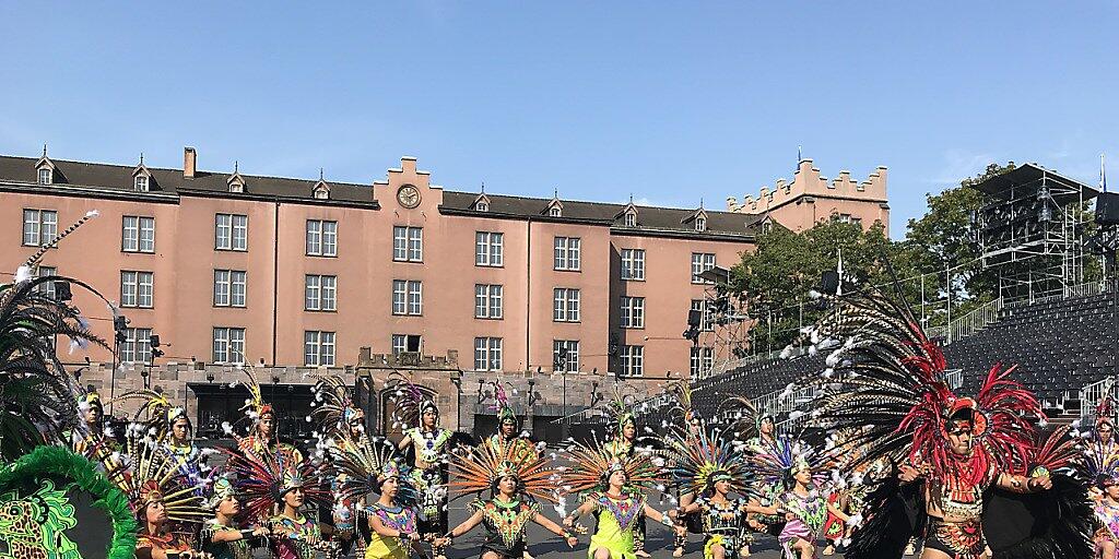 Aztekentänzer der Banda Monumental de Mexico bei den Proben für das Basel Tattoo 2018 im Kasernenareal.