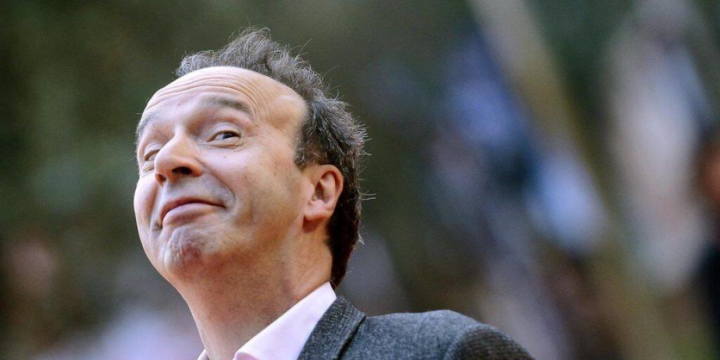 Weil ein Hochwasser das Priesterseminar in Florenz überflutet hatte, ist aus Roberto Benigni kein Priester, sondern ein Filmstar geworden. Heute feiert der Italiener seinen 65. Geburtstag. (Archivbild)
