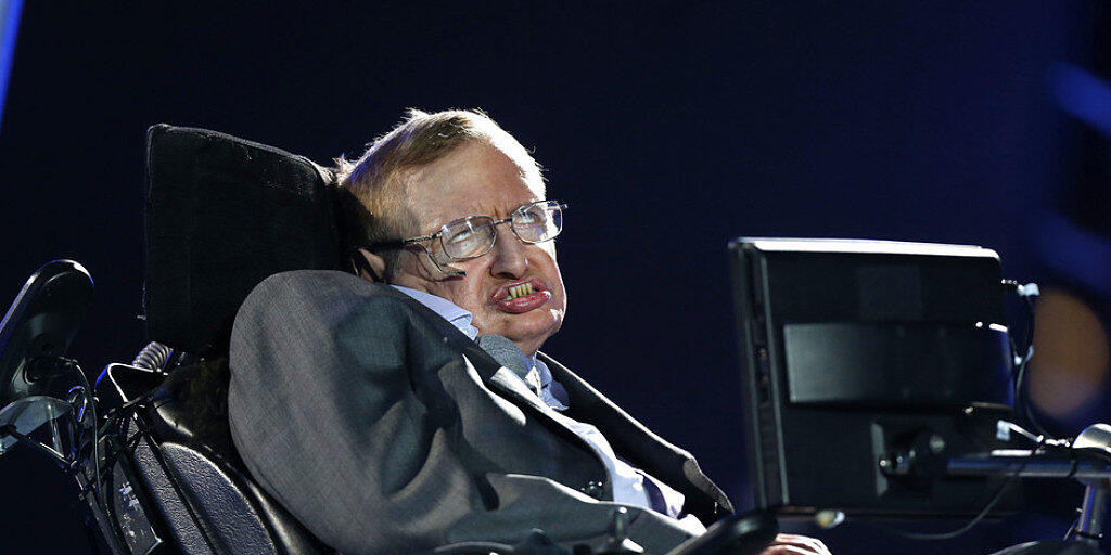 Sieben Monate nach dem Tod von Stephen Hawking ist sein letztes Buch erschienen - darin äussert der Physiker seine Gedanken zu ganz grossen Fragen. (Archivbild)
