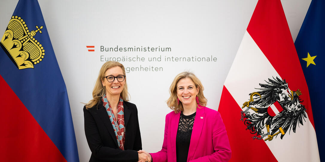 Regierungschefin-Stellvertreterin Sabine Monauni und Beate Meinl-Reisinger, Aussenministerin der Republik Österreich