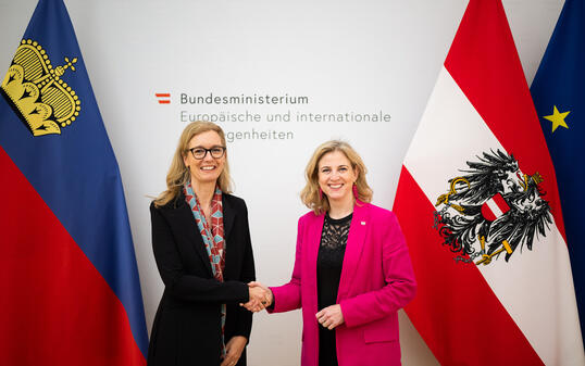 Regierungschefin-Stellvertreterin Sabine Monauni und Beate Meinl-Reisinger, Aussenministerin der Republik Österreich