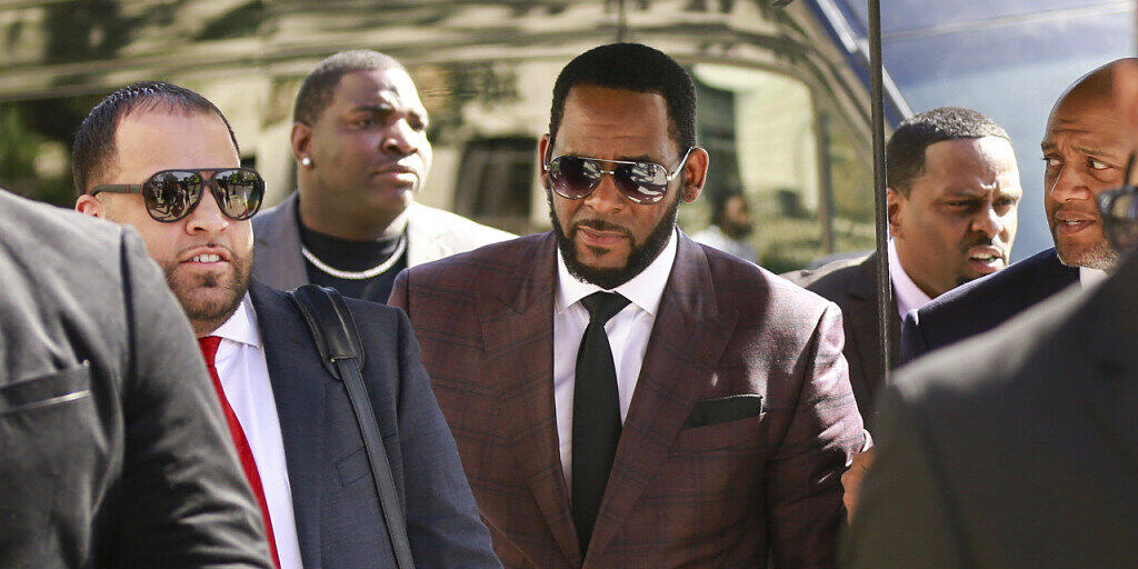 Muss nach neuen Vorw&uuml;rfen in Haft bleiben: Der S&auml;nger R. Kelly, hier bei einer fr&uuml;heren Anh&ouml;rung in Chicago.