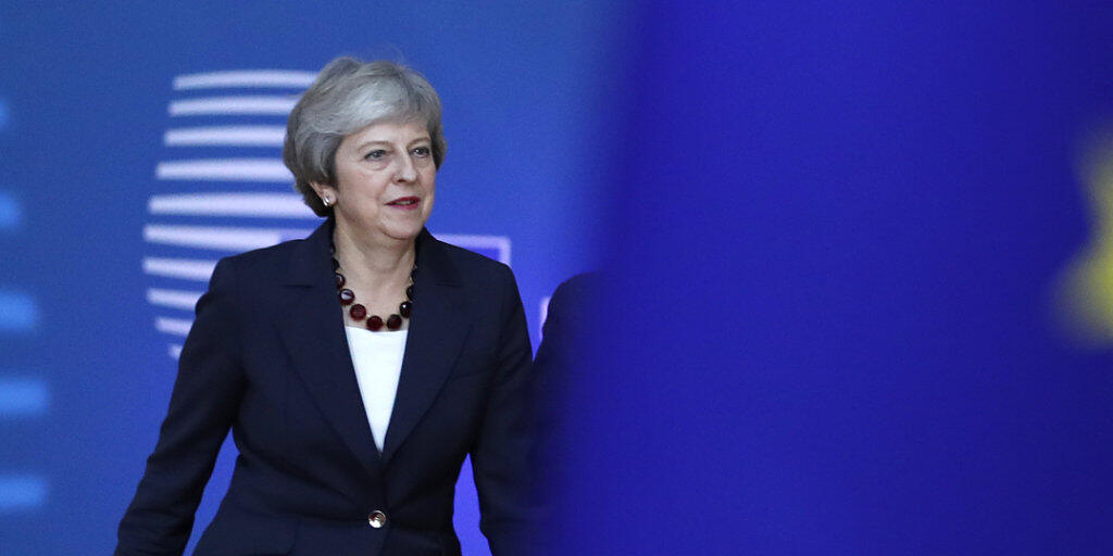 Die britische Premierministerin Theresa May hat am Mittwochabend zu Beginn des Gipfeltreffens die anderen 27 EU-Staats- und Regierungschefs dazu aufgefordert, mit ihr bei den Brexit-Gesprächen "einen kreativen Weg aus diesem Dilemma" finden.