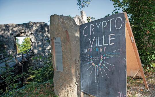 230925 crypto Ville Aufbauarbeiten im Hinter Schellenberg bei der hinteren Burg Ruine