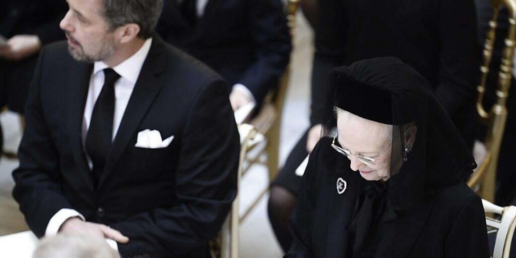 Die dänische Königin Margrethe II. und Kronprinz Frederik an der Trauerfeier in der Schlosskirche Christiansborg.