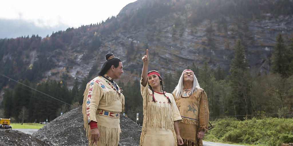 Der Wilde Westen liegt nächsten Sommer in Engelberg. Dafür sorgen (v.l.) Tom Volkers als Winnetou, Alejandra Cardona als Nscho-tschi und Giso Weissbach als Klekih-petra.