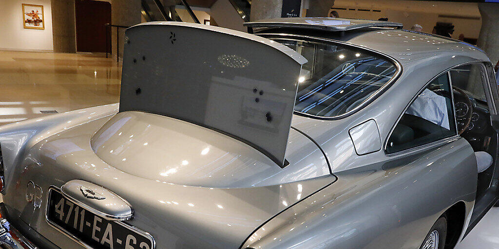 Der versteigerte Aston Martin aus der "James Bond"-Filmreihe verfügt über ein kugelsicheres Schutzschild. (Archivbild)