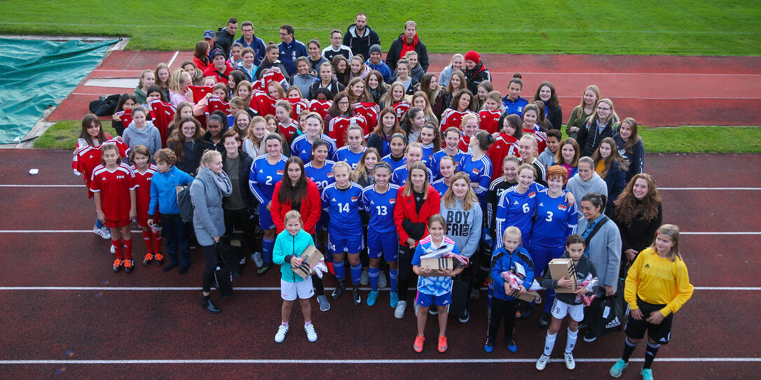 Geschenke an die Fussball-Damen