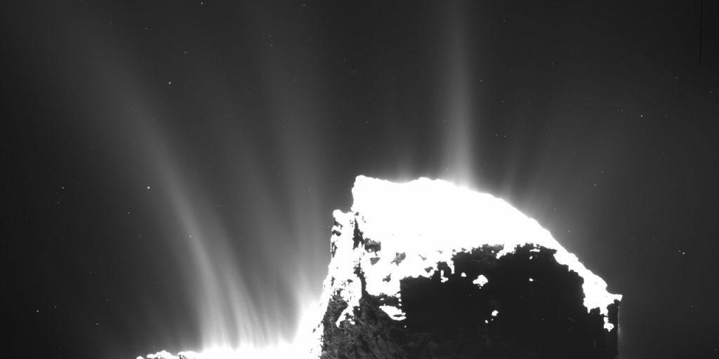 Die Rosetta-Sonde soll kurz vor Ende ihrer Mission dem Kometen "Tschuri" noch einmal so nahe kommen wie nie zuvor. (Archiv