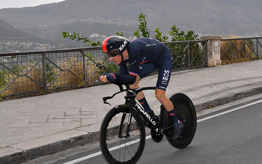 Am Samstag beim Auftakt-Zeitfahren hatte Geraint Thomas noch brilliert. Drei Tage sp&auml;ter muss der 34-J&auml;hrige wegen Sturzfolgen den Giro aufgeben