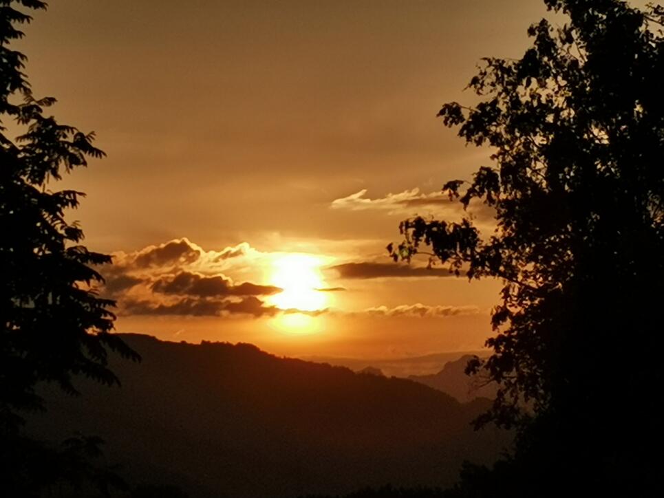 Wunderschöner Sonnenuntergang aufgenommen im Freibad Mühleholz Vaduz