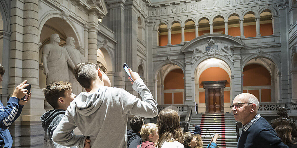 Der Besuch im Bundeshaus anl&auml;sslich des Zukunftstags vom Donnerstag schien diesen Jugendlichen Eindruck zu machen.