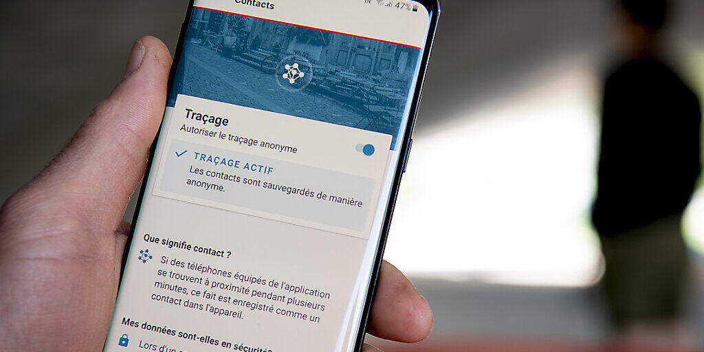 Am 25. Juni ist die SwissCovid App im Apple Store und Google Play Store verfügbar.