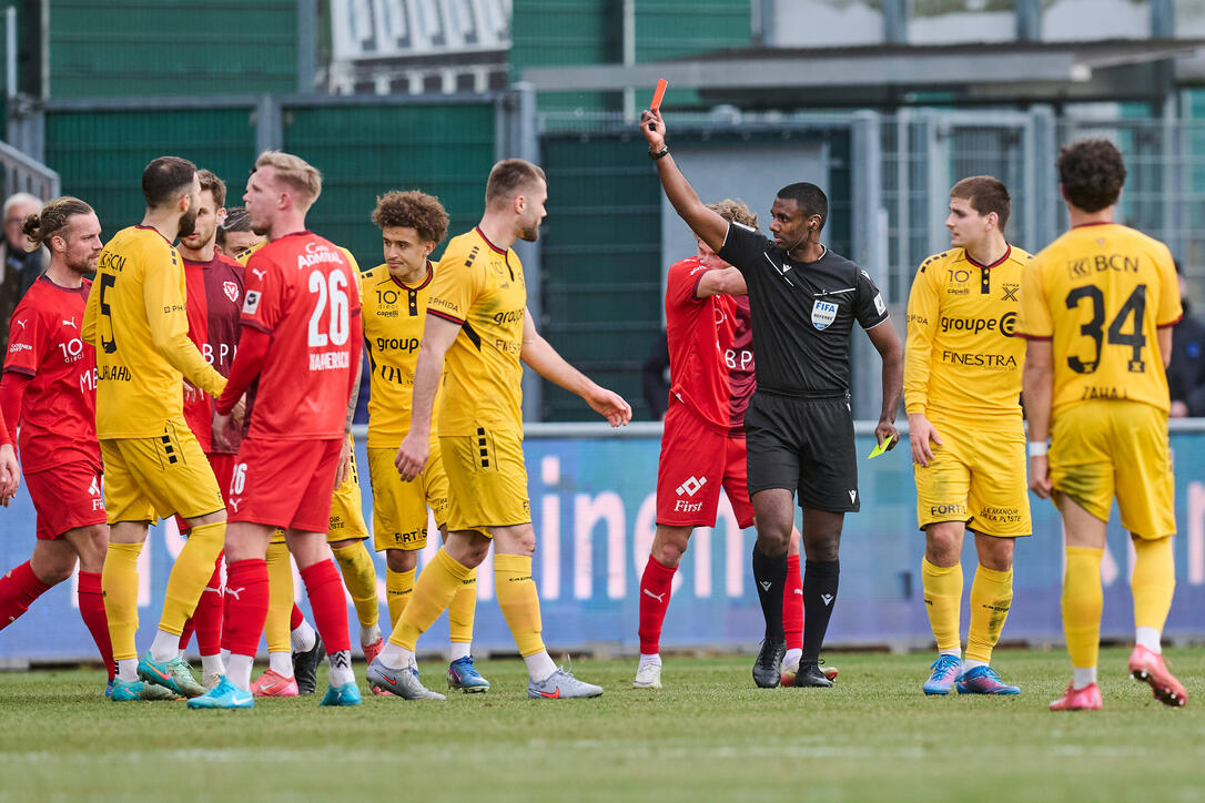 Die Szenen gegen Spielende &uuml;berschatten das Ergebnis. Durch eine T&auml;tigkeit wurde Ben Seghir vom Platz gestellt.