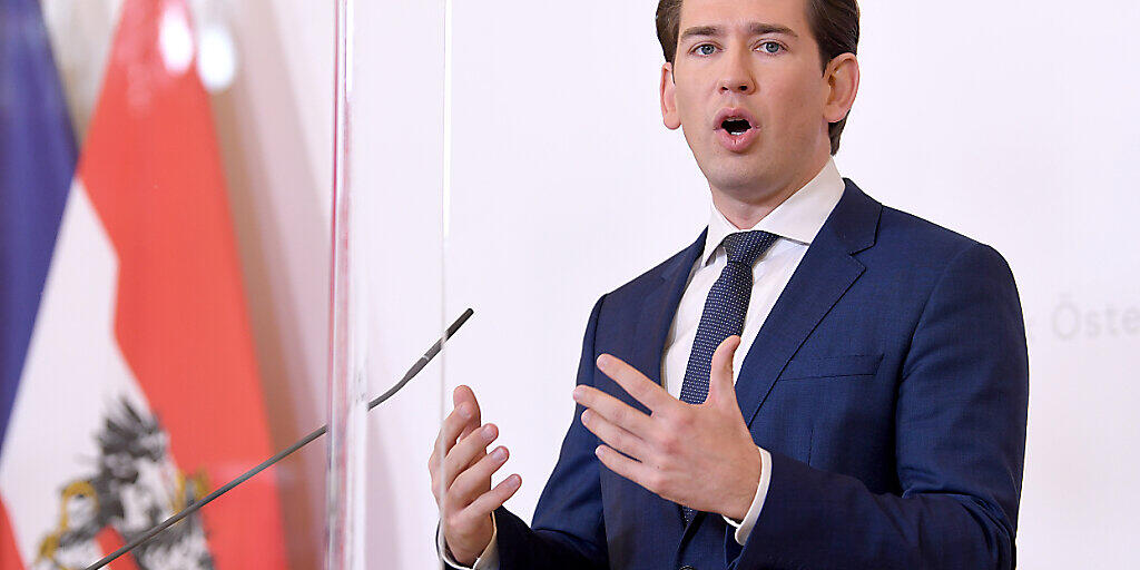 Österreichs Bundeskanzler Sebastian Kurz stellt bei einer Pressekonferenz die schärferen Maßnahmen vor. Foto: Roland Schlager/APA/dpa