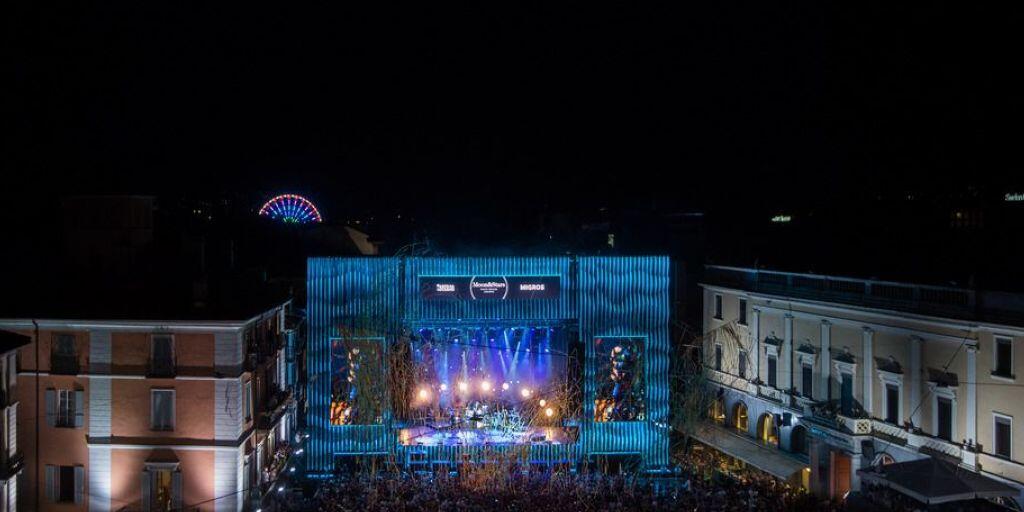 Nächsten Freitag startet in Locarno das Festival Moon&Stars, eines der malerischsten Musikfestivals der Schweiz. Sonderzüge bringen Fans auch mitten in der Nacht noch zurück in die Deutschschweiz, so dass der schmale Geldbeutel nicht durch Hotelkosten überstrapaziert wird. (Archivbild)