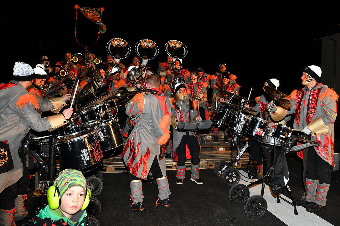 Monsterkonzert und Maskenball in Gams