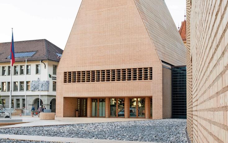 230904 Landtagsbeb&auml;ude von Aussen - Landtag - Aussen - politik