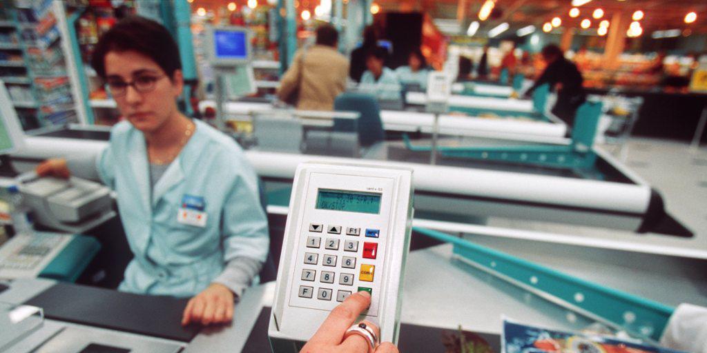 Wegen Netzwerkstörungen ist das Zahlen mit Karte derzeit nicht überall möglich. (Archiv)