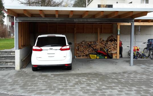 Das Auto stand in einem Carport in Schaan. (Symbolbild)