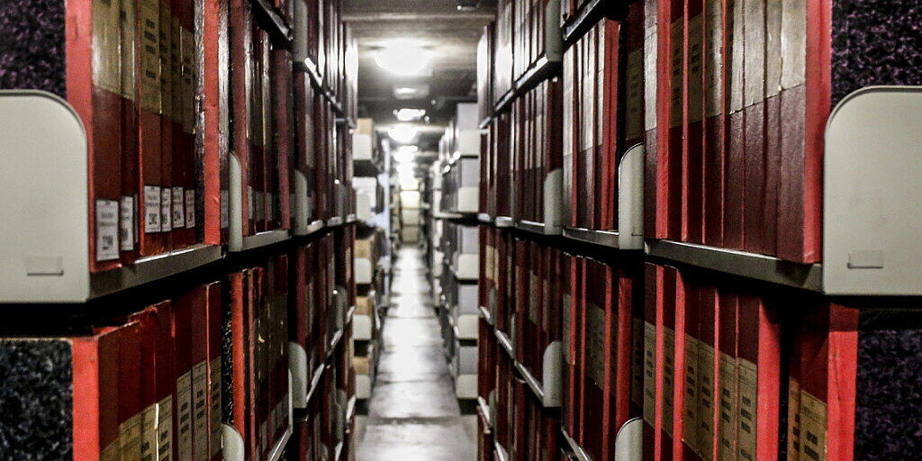 Mehr als 60 Jahre nach dem Tod von Pius XII. hat der Vatikan seine Archive aus der Zeit des historisch umstrittenen Papstes geöffnet. Mehr als 60 Jahre nach dem Tod von Pius XII. hat der Vatikan seine Archive aus der Zeit des historisch umstrittenen Papstes geöffnet.
