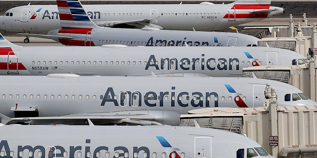 Der US-Fluggesellschaft American Airlines droht ein massiver Stellenabbau. (Archivbild)