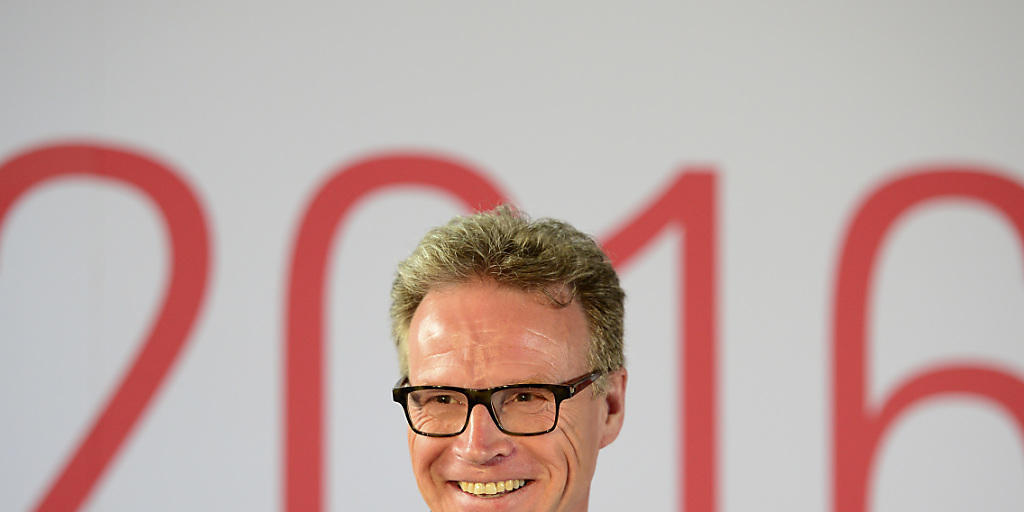 SBB CEO Andreas Meyer sagt dem Tessin bis ins Jahr 2020 über 1,5 Mrd. Franken an Investitionen zu. SBB CEO Andreas Meyer sagt dem Tessin bis ins Jahr 2020 über 1,5 Mrd. Franken an Investitionen zu.