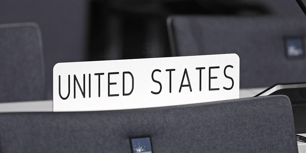 An der Klimakonferenz in Bonn sollte der Sitz der USA noch besetzt sein. Nach dem Willen von Präsident Donald Trump sollten die USA aber als einziges Land bald nicht mehr dabei sein.