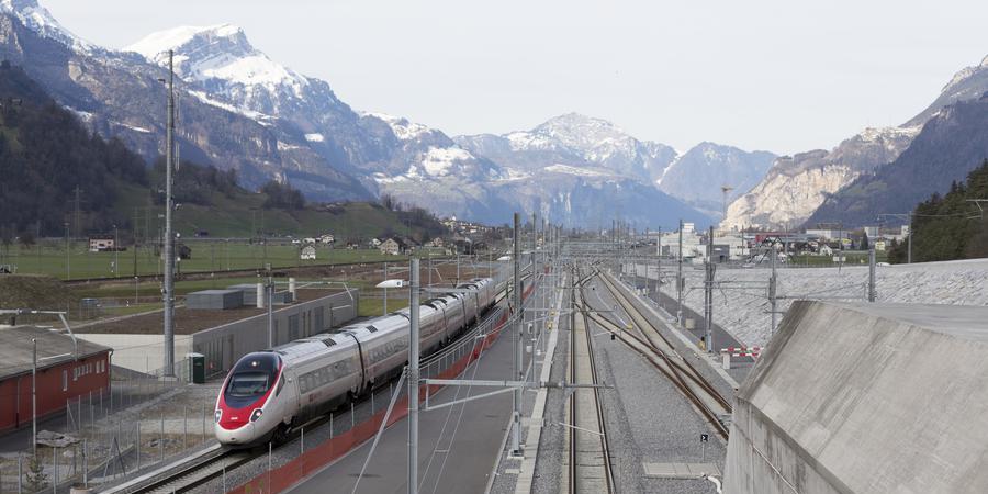 SCHWEIZ, NEAT, GUETERZUG, GOTTHARD-BASISTUNNEL,