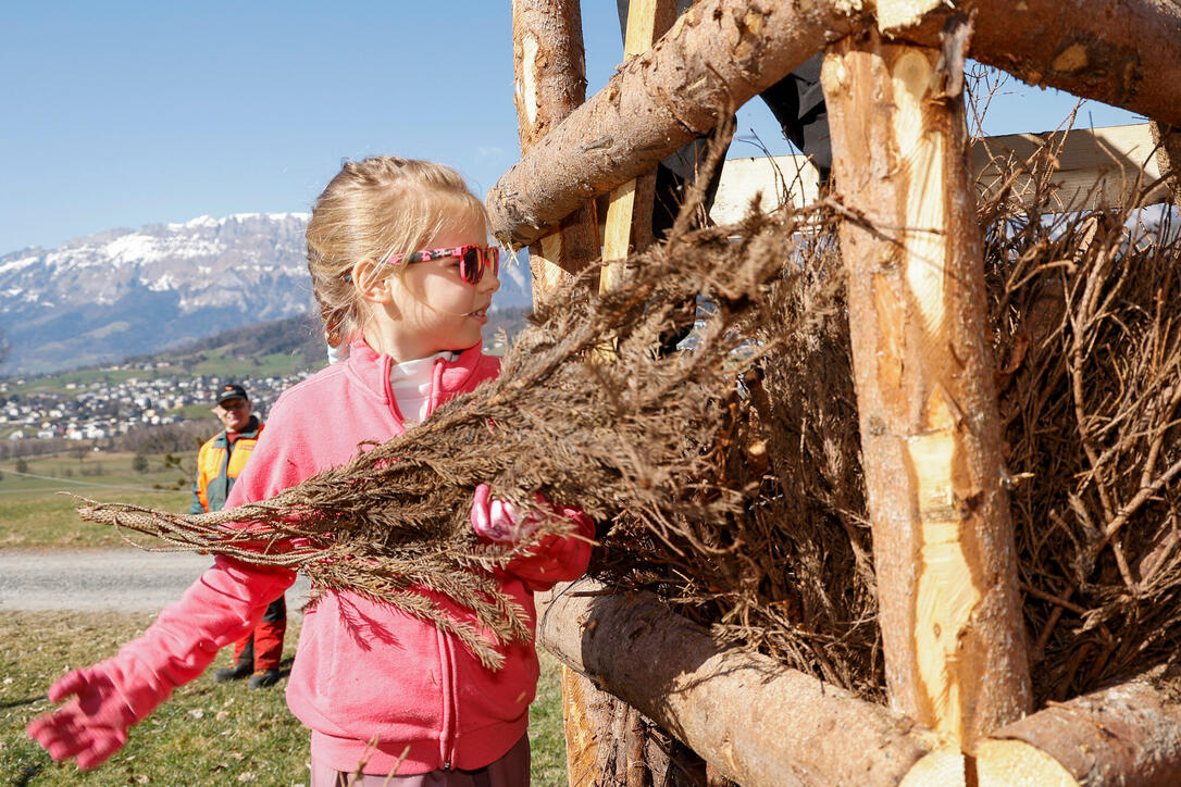 Kinder bauen Funken in Schaanwald