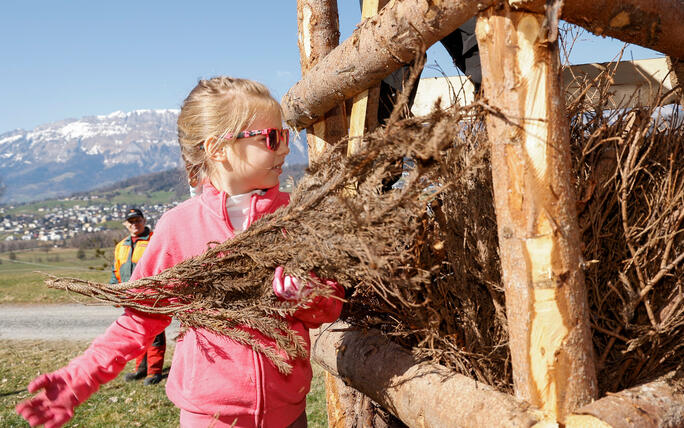Kinder bauen Funken in Schaanwald