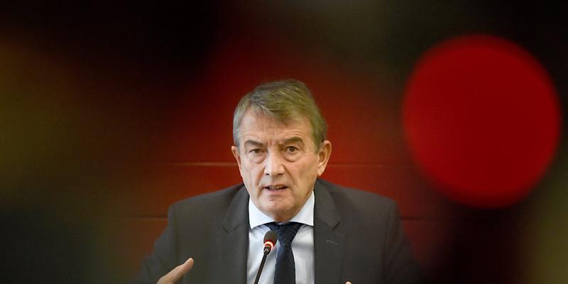 Wolfgang Niersbach übernimmt die politische Verantwortung und tritt als DFB-Präsident zurück Wolfgang Niersbach übernimmt die politische Verantwortung und tritt als DFB-Präsident zurück