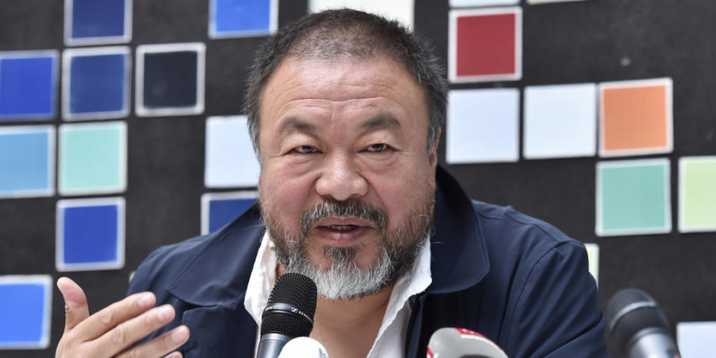 Ai Weiwei am Mittwoch auf einer Medienkonferenz im Zentrum Paul Klee in Bern. Kunst, sagte er, verrate mehr über eine Gesellschaft als ein Geschichtsbuch.